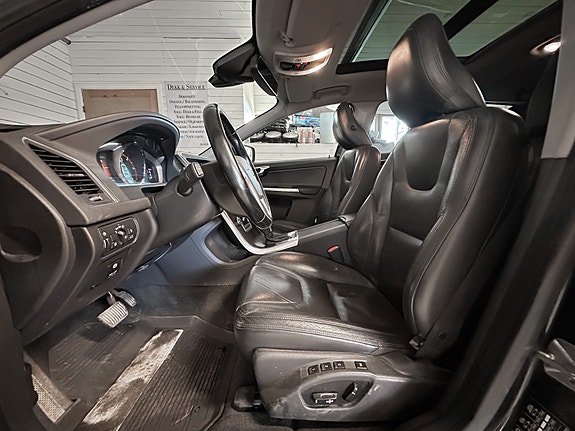 Volvo XC60 8 of 30