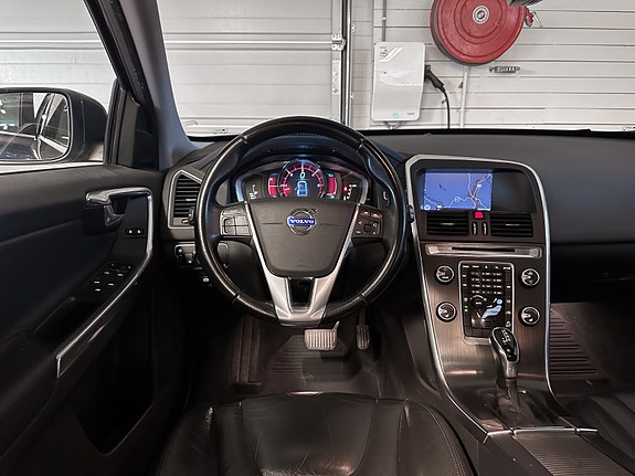 Volvo XC60 14 of 30