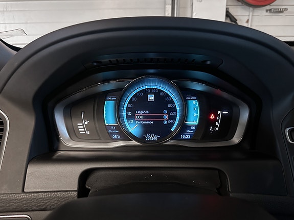 Volvo XC60 27 of 30