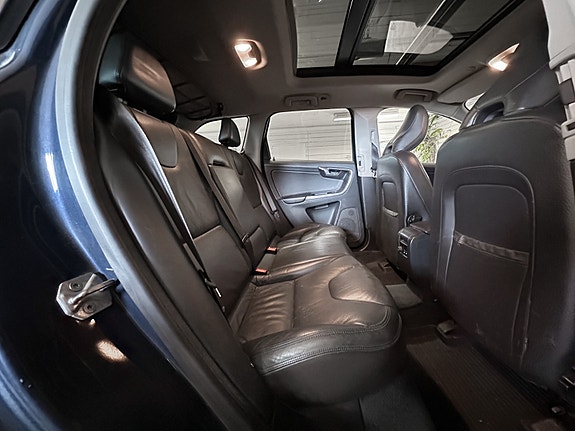 Volvo XC60 12 of 30