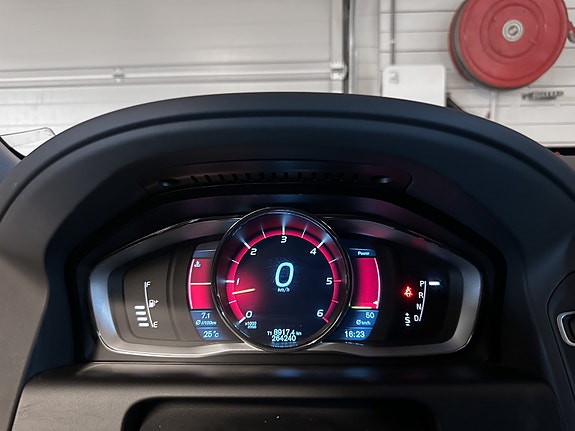 Volvo XC60 25 of 30