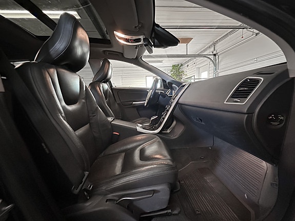 Volvo XC60 11 of 30