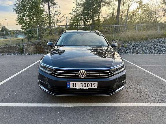 Volkswagen Passat 3 of 16