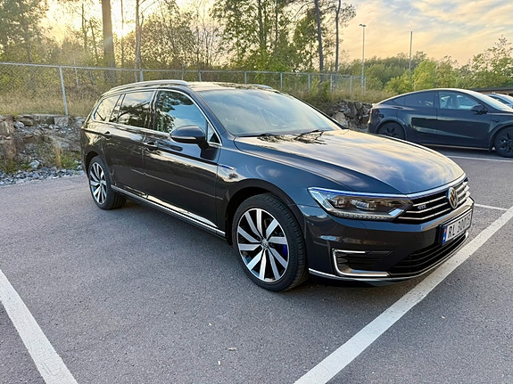 Volkswagen Passat 4 of 16