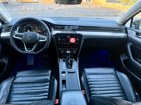 Volkswagen Passat 13 of 16