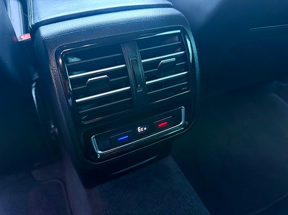 Volkswagen Passat 10 of 16