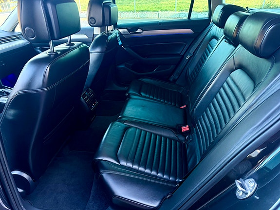 Volkswagen Passat 9 of 16