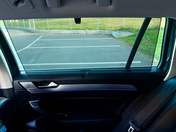 Volkswagen Passat 12 of 16