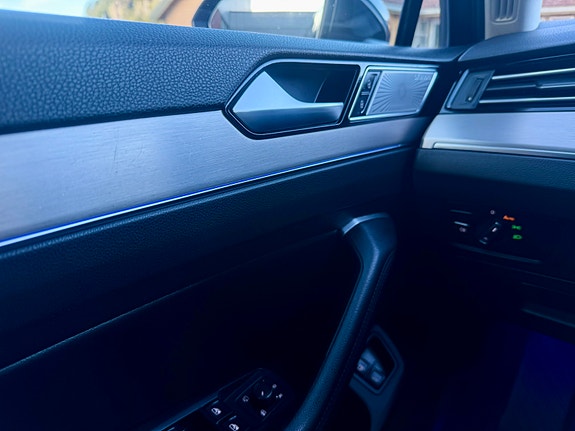 Volkswagen Passat 11 of 16