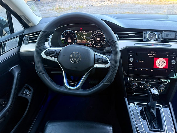 Volkswagen Passat 14 of 16