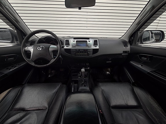 Toyota HiLux 10 of 22