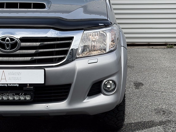 Toyota HiLux 4 of 22