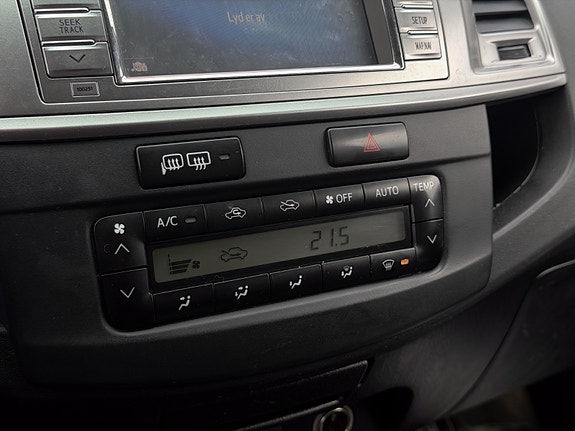 Toyota HiLux 20 of 22