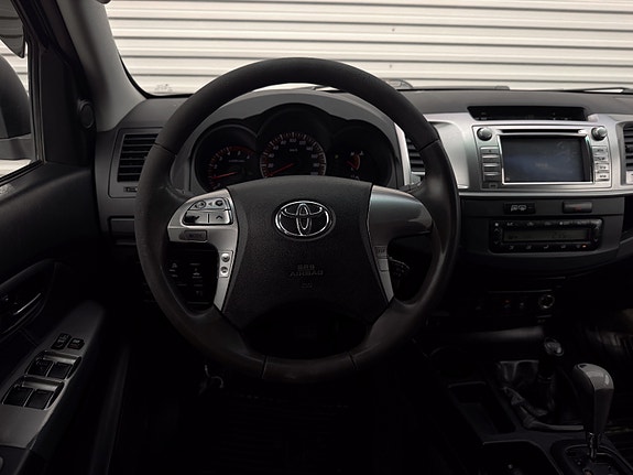 Toyota HiLux 16 of 22