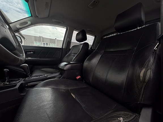 Toyota HiLux 13 of 22