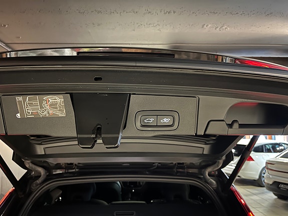 Volvo XC60 16 of 30
