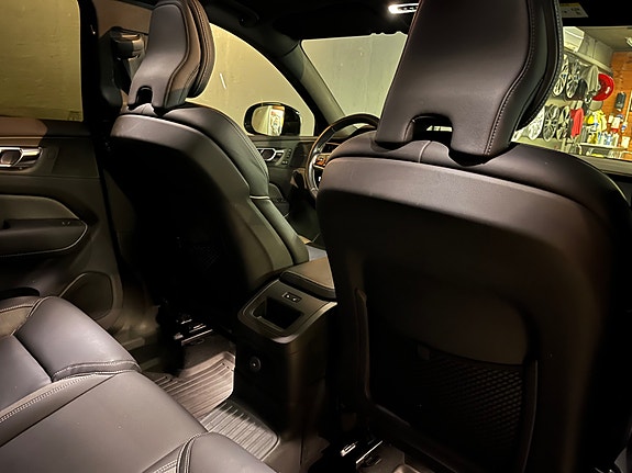 Volvo XC60 30 of 30
