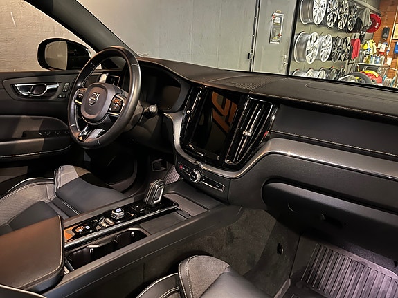 Volvo XC60 25 of 30