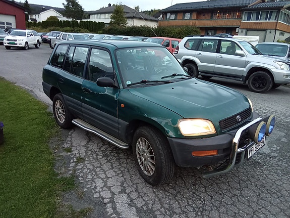 Toyota RAV4 3 of 19