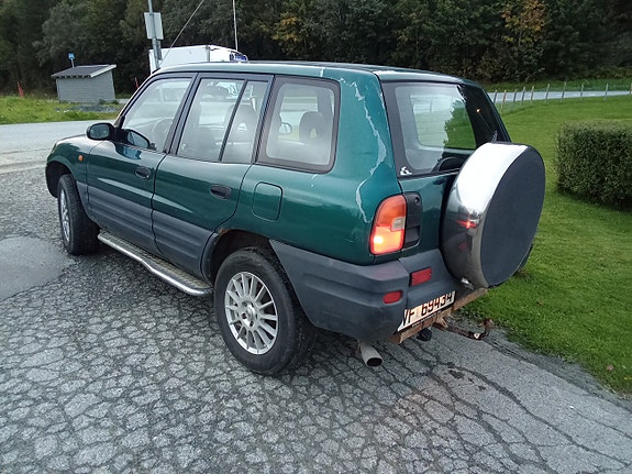 Toyota RAV4 6 of 19