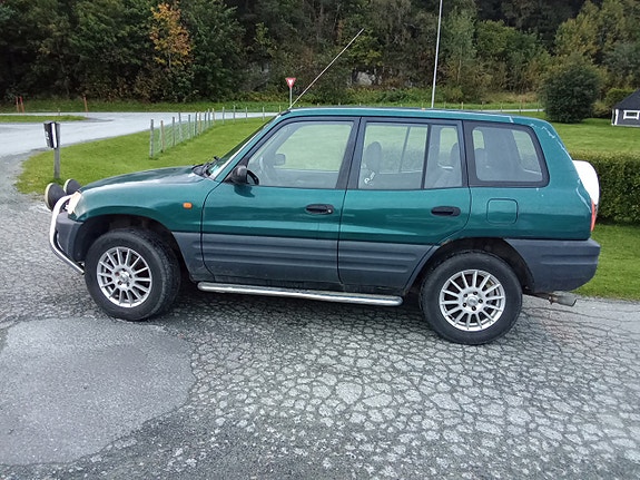 Toyota RAV4 7 of 19