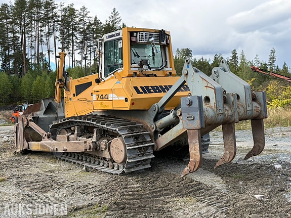 Liebherr PR 744 L Bulldoser 3 of 30