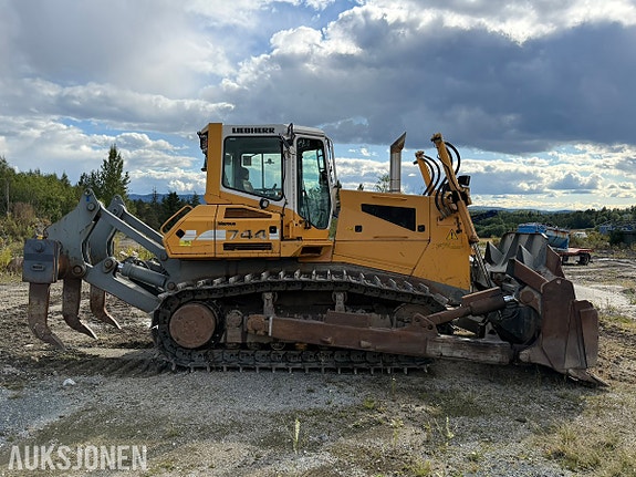 Liebherr PR 744 L Bulldoser 6 of 30