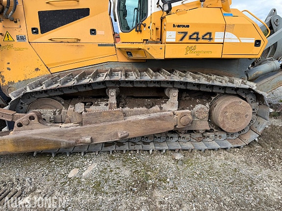Liebherr PR 744 L Bulldoser 9 of 30