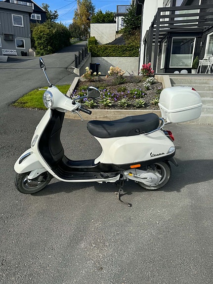 Vespa LX 50 3 of 6