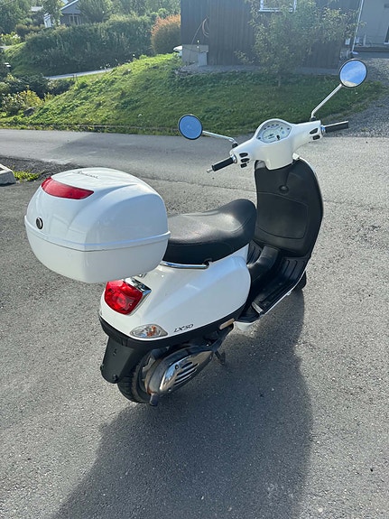 Vespa LX 50 4 of 6