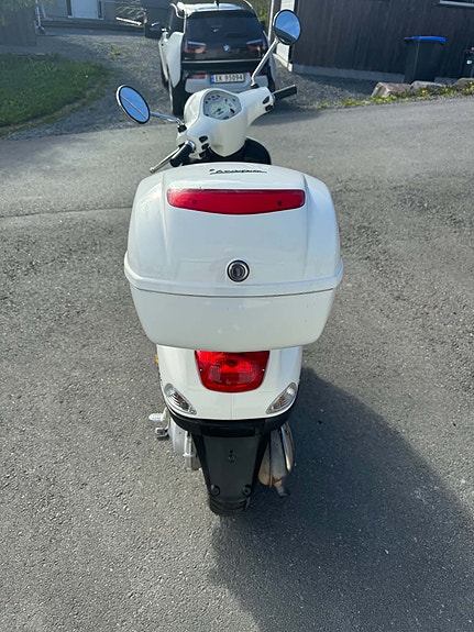 Vespa LX 50 5 of 6