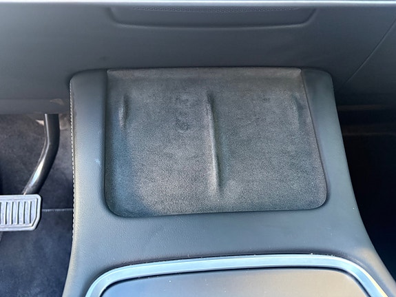 Tesla Model Y 29 of 30