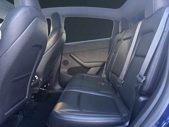 Tesla Model Y 11 of 30