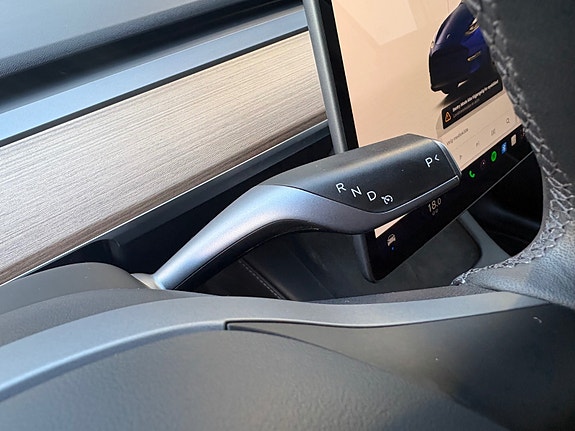 Tesla Model Y 25 of 30