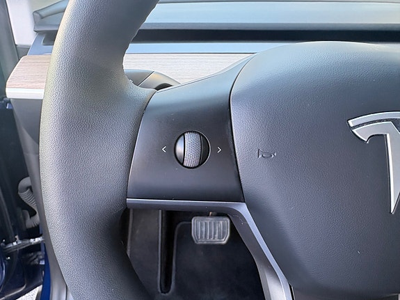 Tesla Model Y 19 of 30