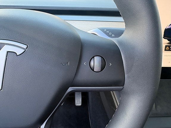 Tesla Model Y 20 of 30