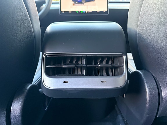 Tesla Model Y 30 of 30