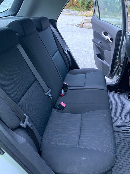 Toyota Auris 13 of 19