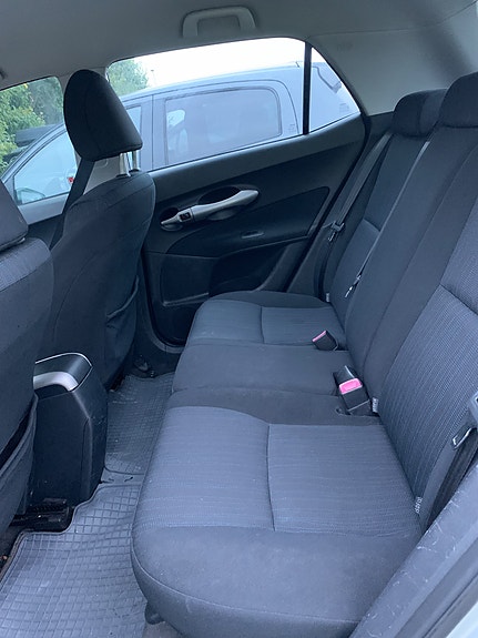 Toyota Auris 7 of 19