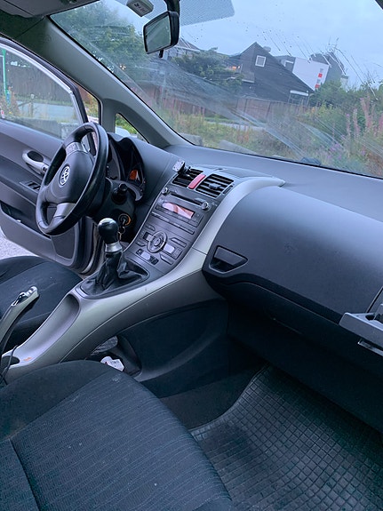 Toyota Auris 8 of 19