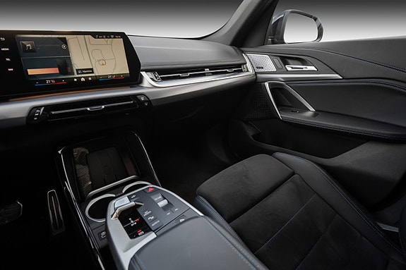 BMW iX1 18 of 30