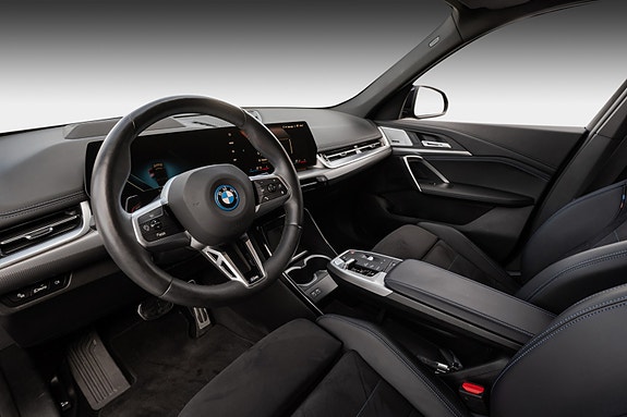 BMW iX1 11 of 30