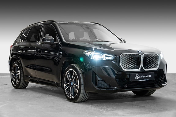 BMW iX1 6 of 30
