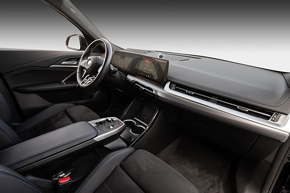 BMW iX1 13 of 30