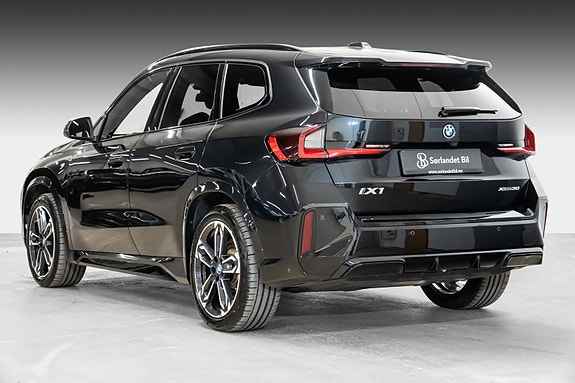 BMW iX1 3 of 30