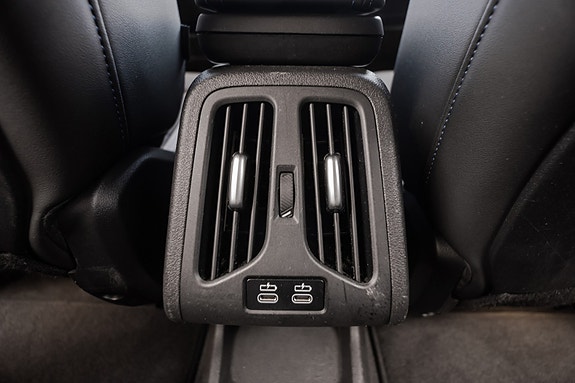 BMW iX1 28 of 30