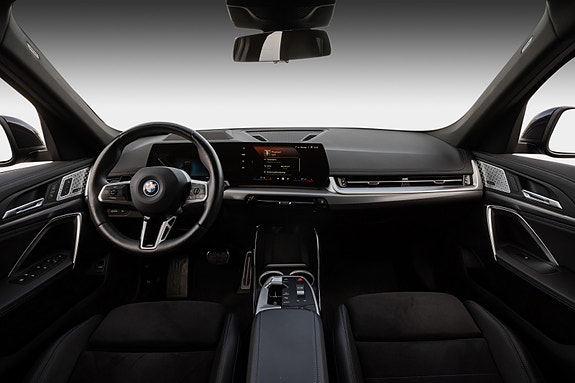 BMW iX1 12 of 30