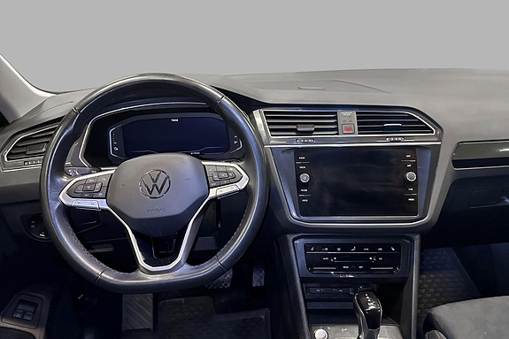 Volkswagen Tiguan 10 of 30