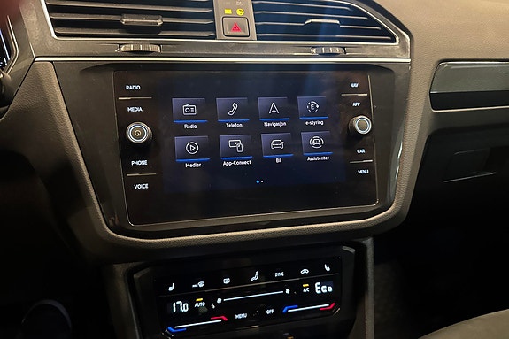 Volkswagen Tiguan 12 of 30