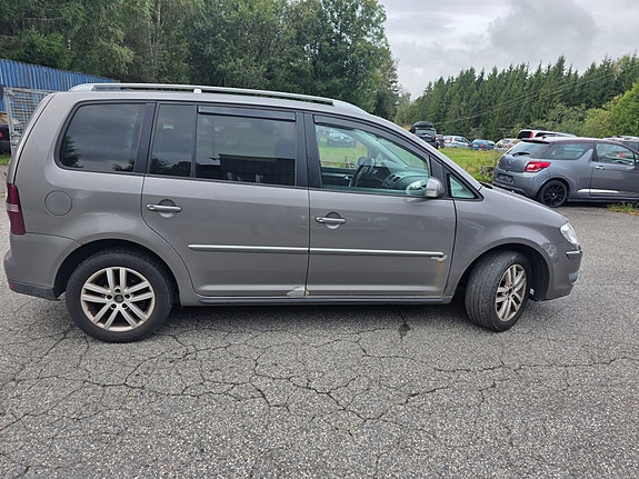 Volkswagen Touran 7 of 17
